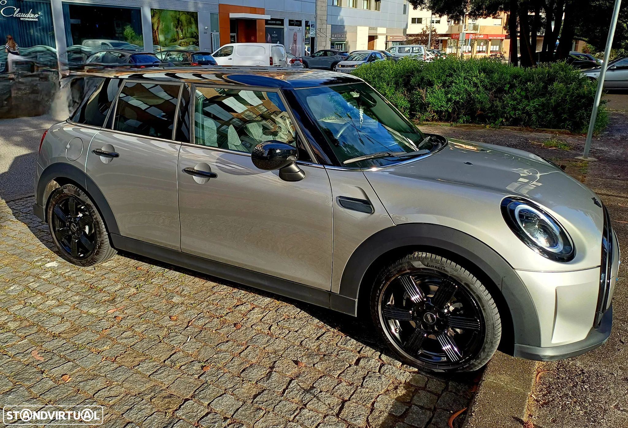 MINI 5 Portas Cooper Classic Auto - 1