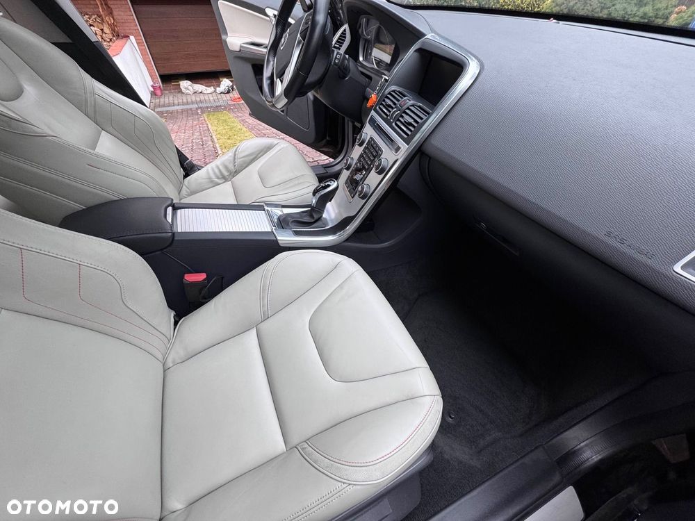 Volvo XC 60 D4 Drive-E Ocean Race - 22