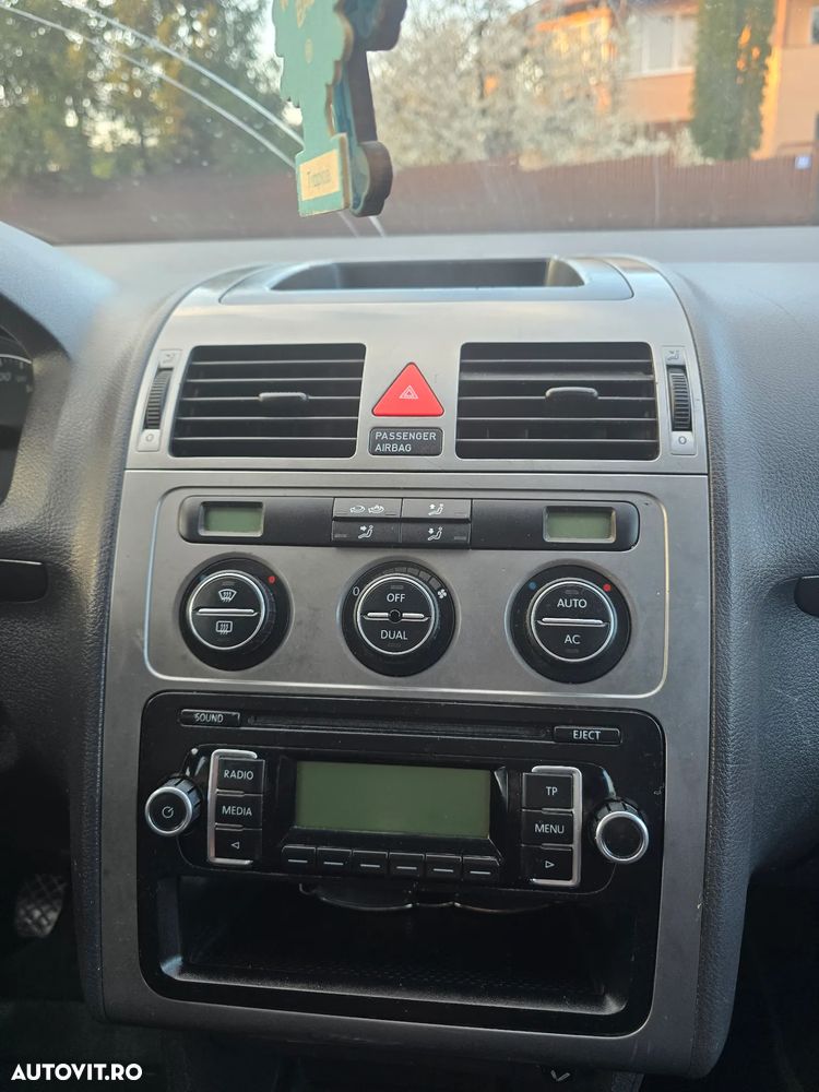 Volkswagen Touran - 18