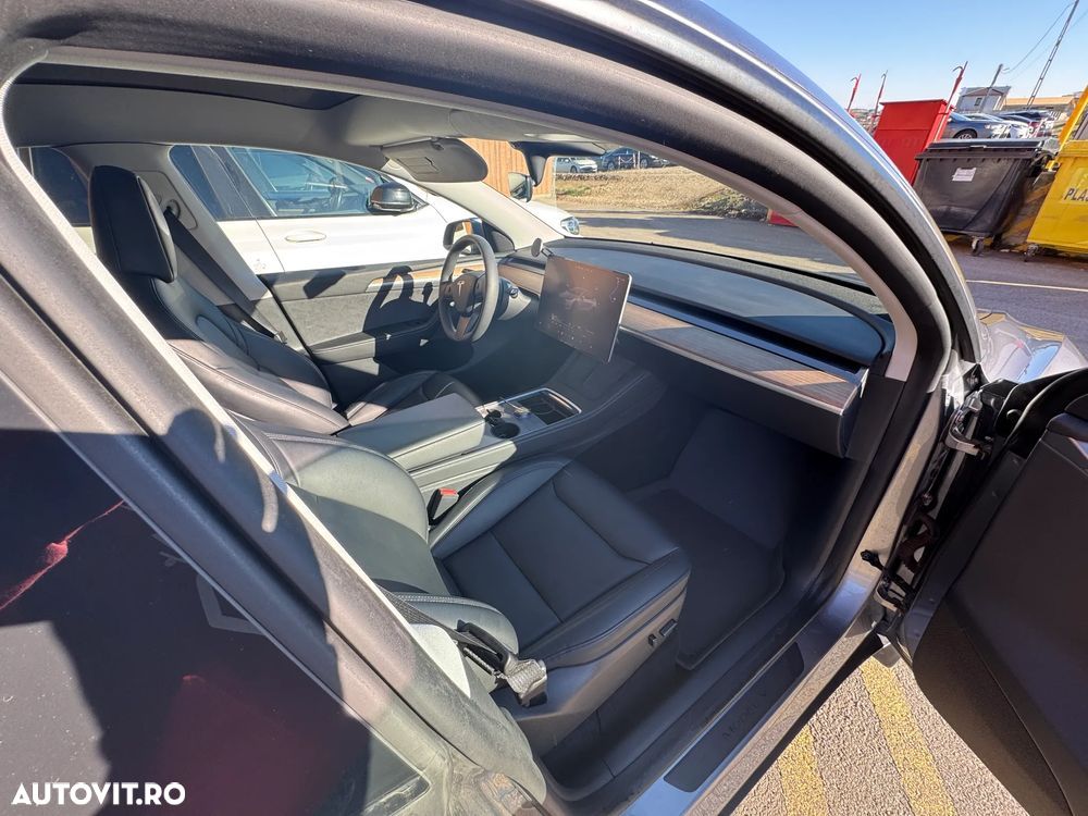 Tesla Model Y - 9