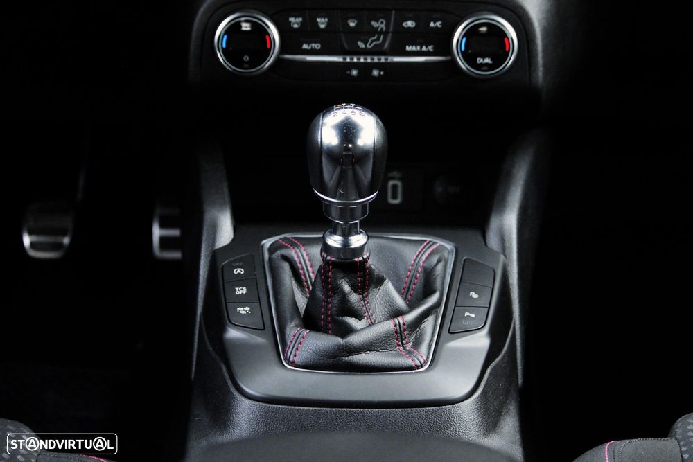 Ford Focus 1.0 EcoBoost ST-Line - 27