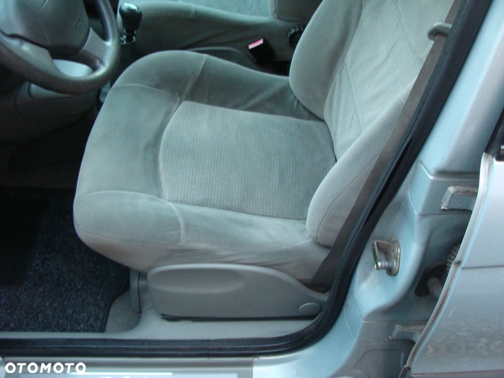 Renault Scenic 1.6 16V Privilege - 9