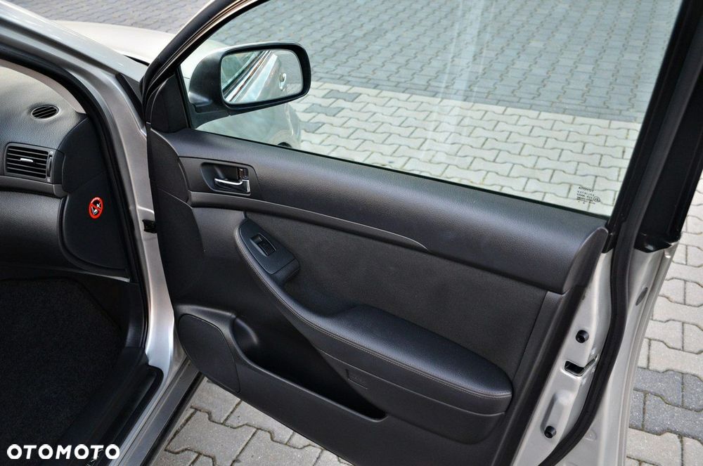 Toyota Avensis - 29