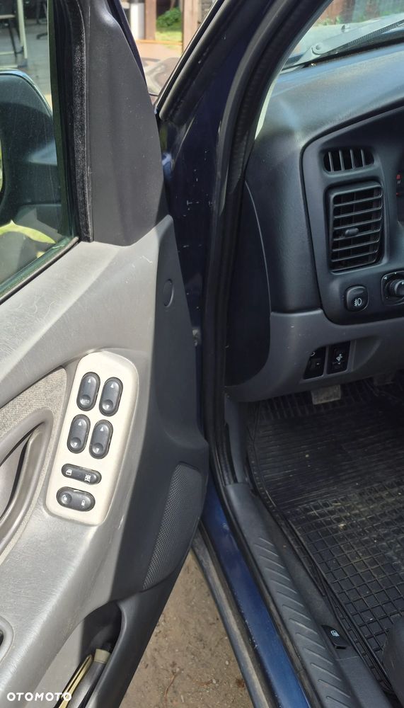 Mazda Tribute 4x4 Adventure Comfort - 7