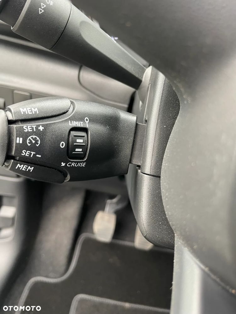 Citroën C3 Pure Tech 82 SHINE - 24