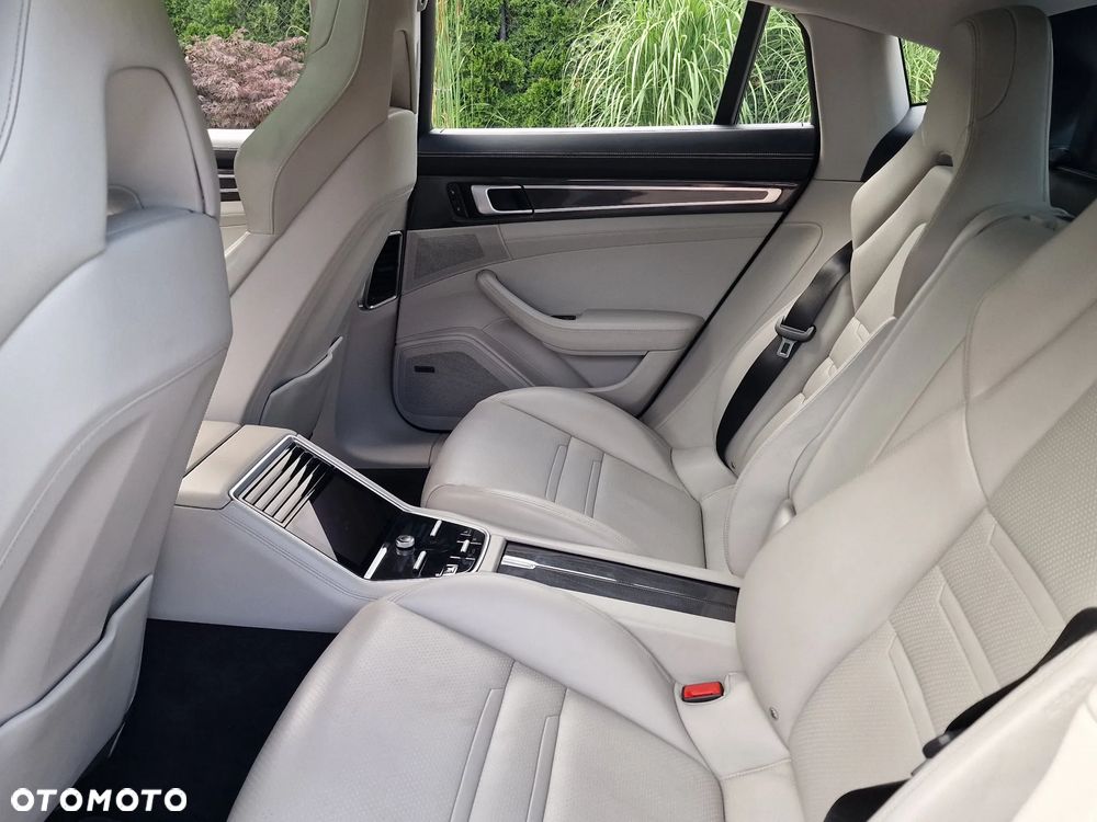Porsche Panamera 4S - 9