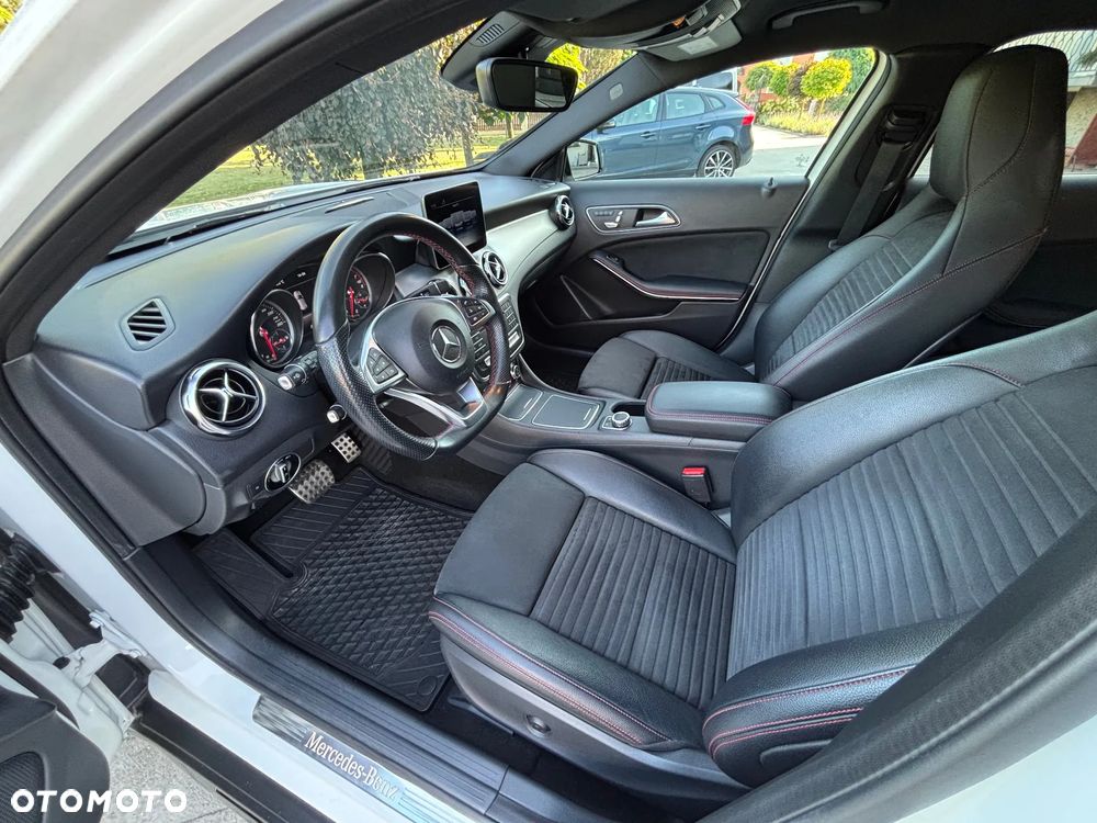 Mercedes-Benz GLA 200 7G-DCT AMG Line - 14