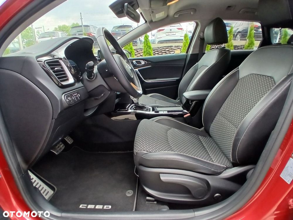 Kia Ceed - 16