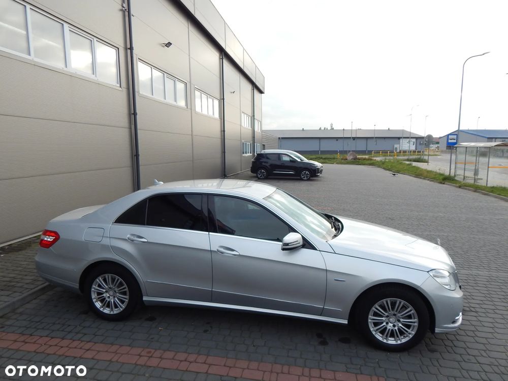 Mercedes-Benz Klasa E 250 BlueEFFICIENCY 7G-TRONIC Elegance - 31