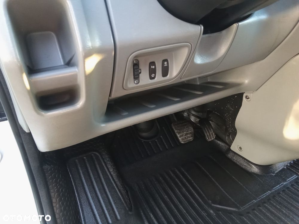 Renault Trafic - 19