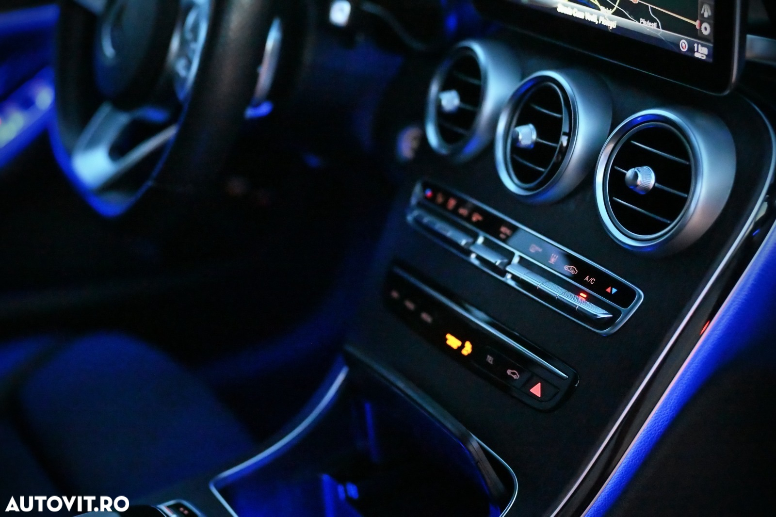 Mercedes-Benz C 300 e 4Matic 9G-TRONIC AMG Line - 34