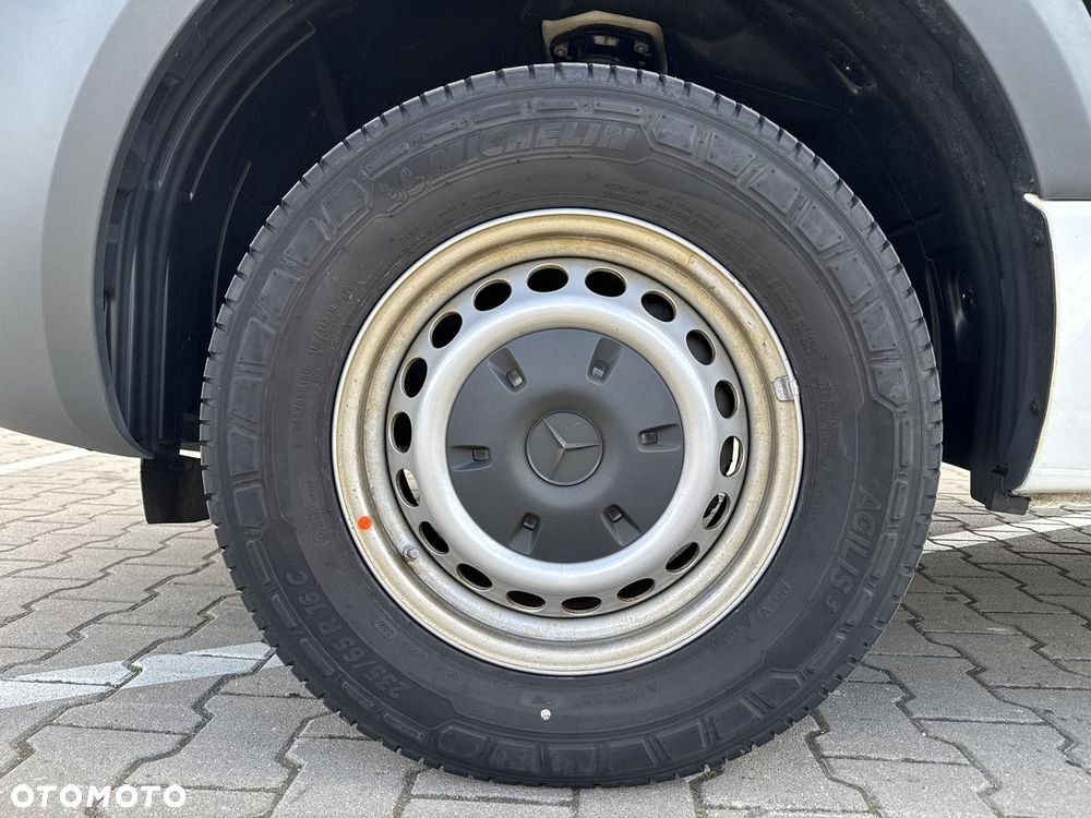 Mercedes-Benz Sprinter - 11