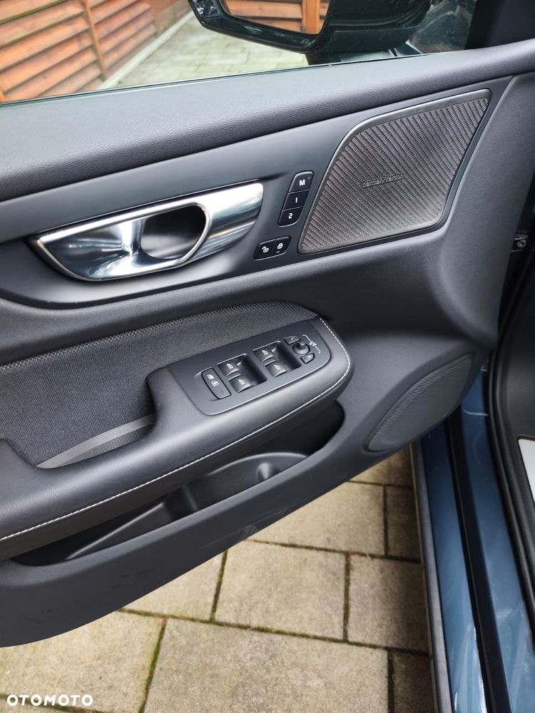 Volvo V60 T6 AWD Recharge Geartronic RDesign - 11