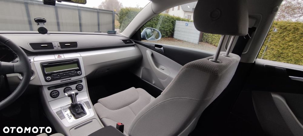 Volkswagen Passat 2.0 TDI DSG Comfortline - 11