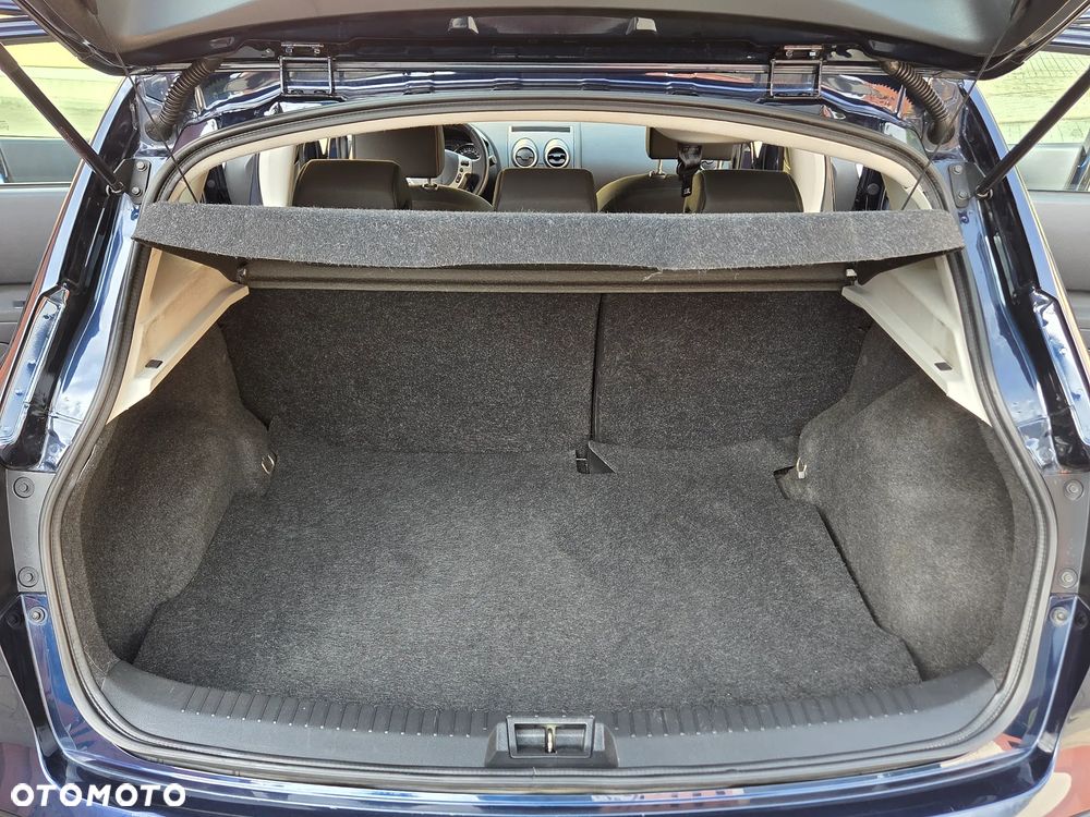 Nissan Qashqai 2.0 dCi DPF lounge - 33