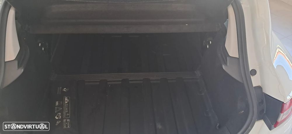 Renault CLIO VAN - 13