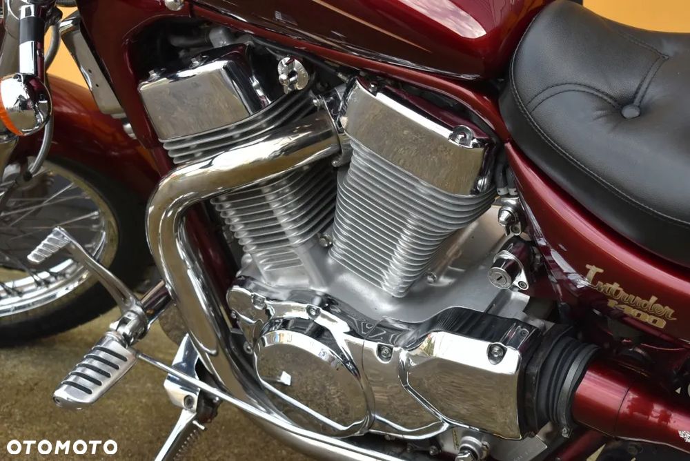 Suzuki Intruder - 19