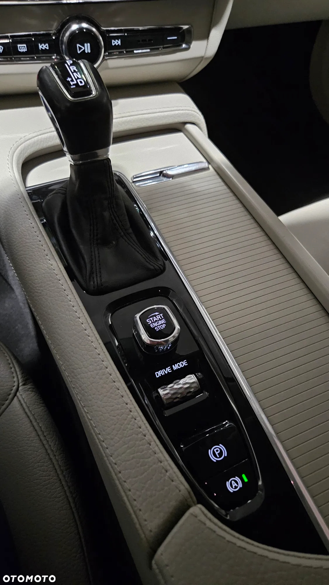 Volvo V90 D4 Momentum - 22