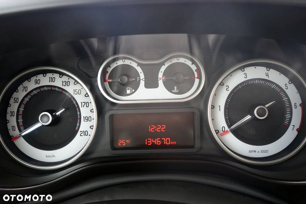 Fiat 500L 1.4 16V Urban Edition - 17