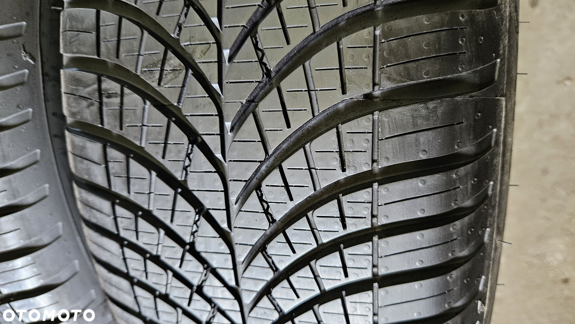 opony używane 215/55R17 Goodyear vector 4season Gen-3 - 2