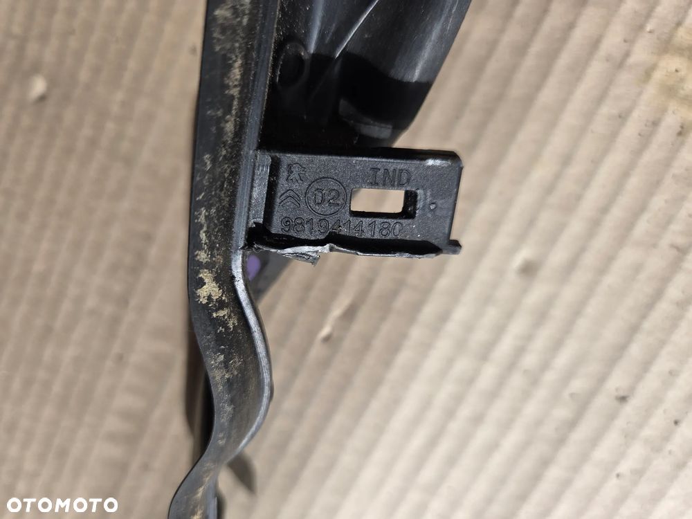 Zakończenie narożnik podszybia prawy Citroen Berlingo IV Peugeot Partner IV Peugeot Rifter  9819414180 - 9
