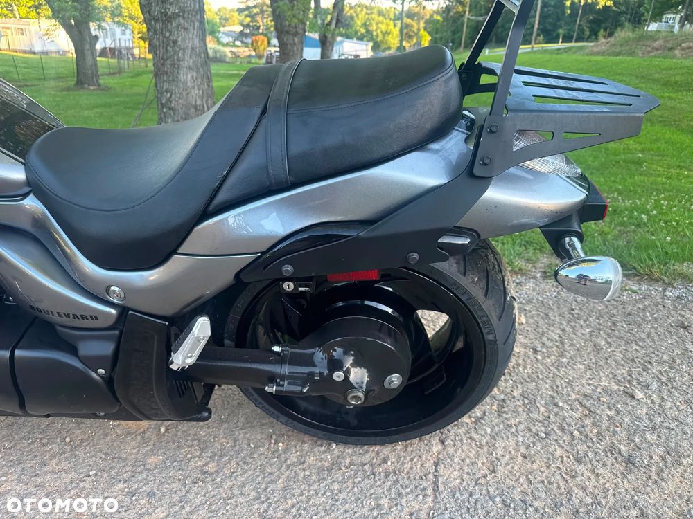 Suzuki Intruder - 22