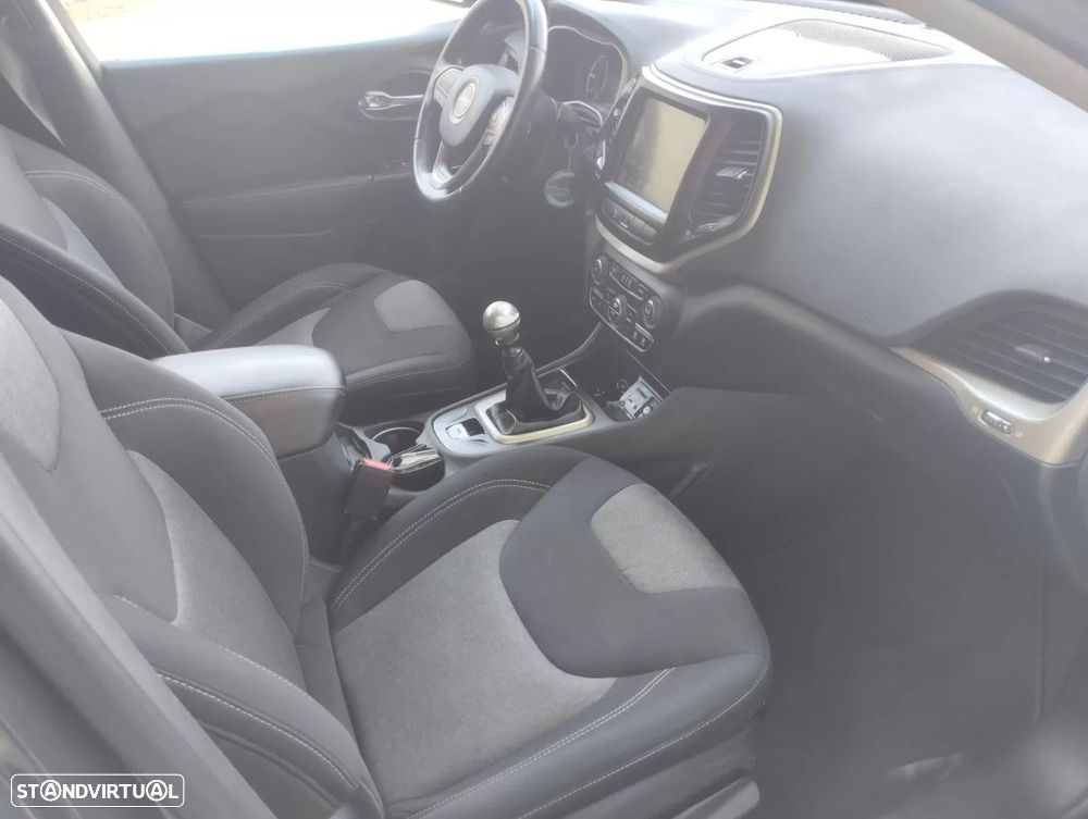 Jeep Cherokee 2.0 MJD Longitude - 16