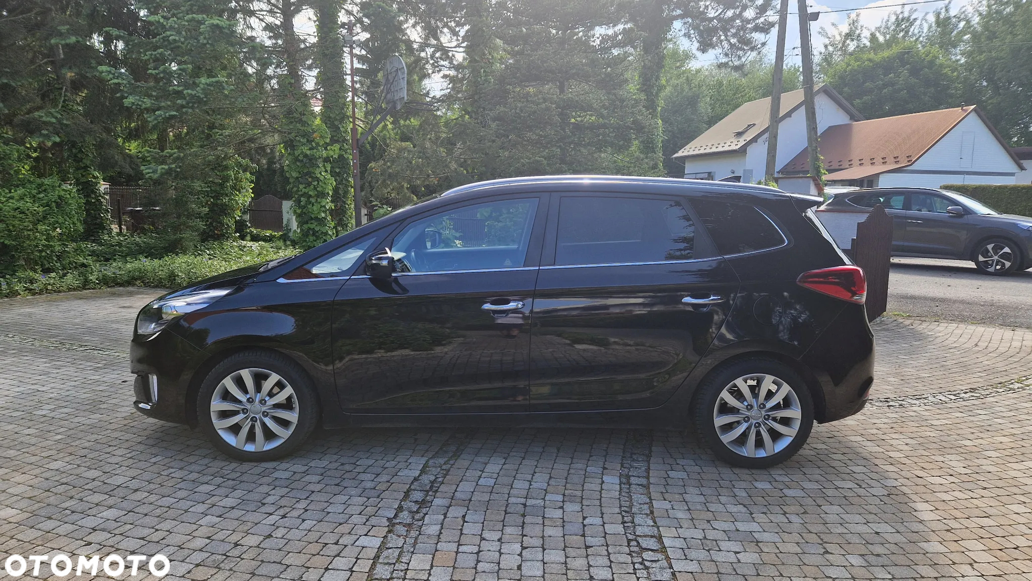 Kia Carens - 7