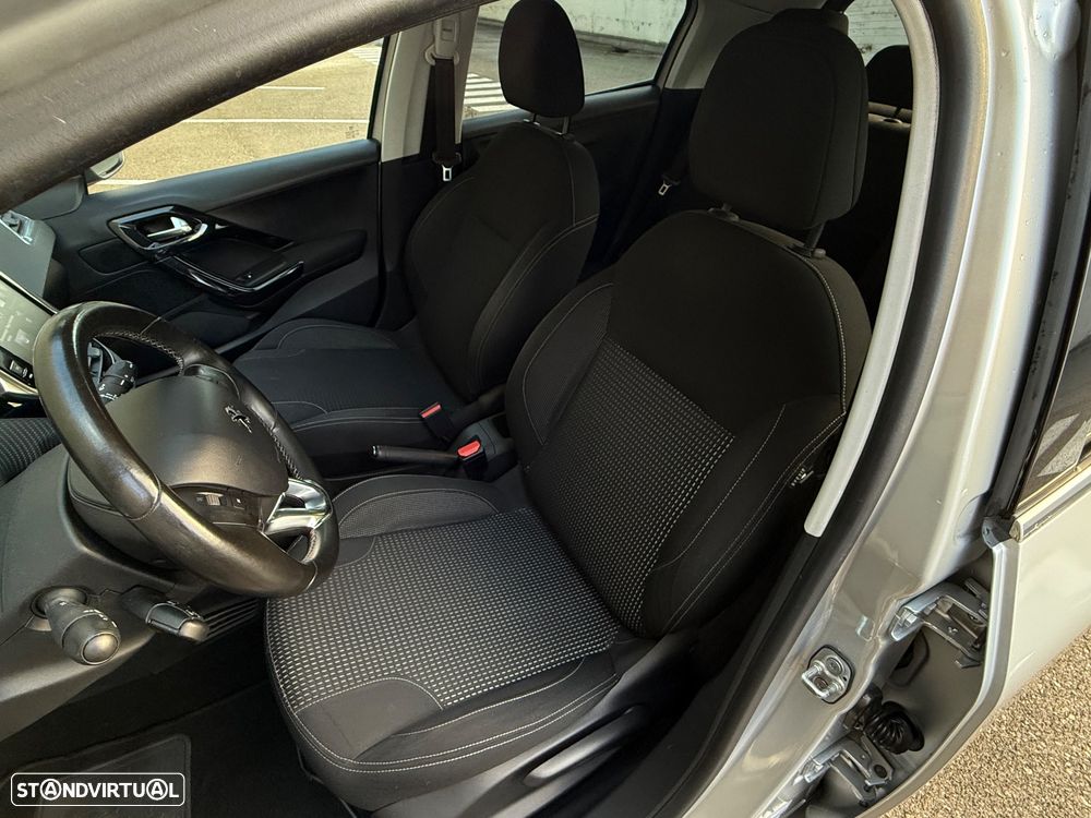 Peugeot 208 1.2 PureTech Allure - 16