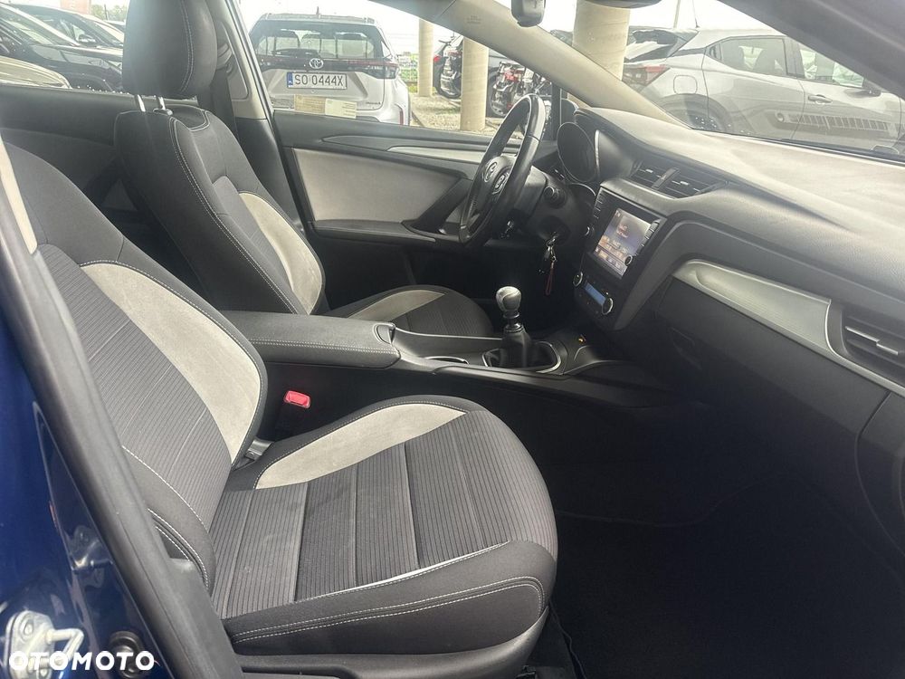 Toyota Avensis - 12