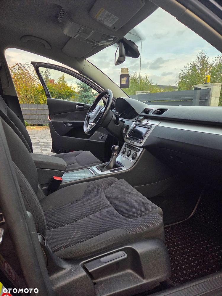 Volkswagen Passat - 25