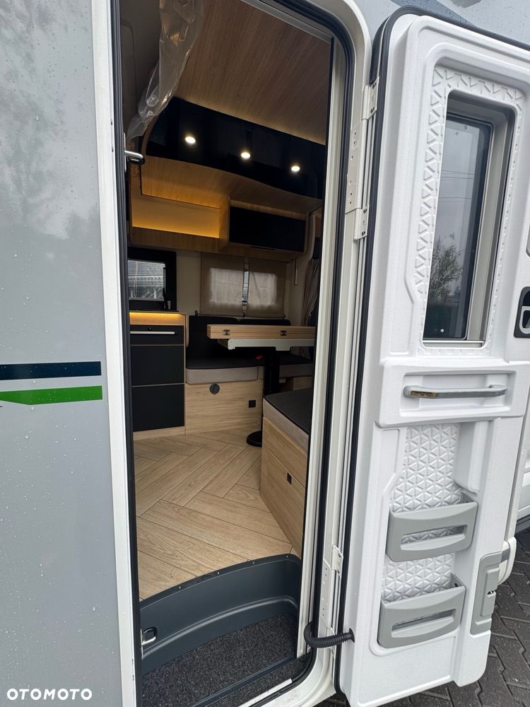 Ford Chausson 798 Titanium Ultimate - 14