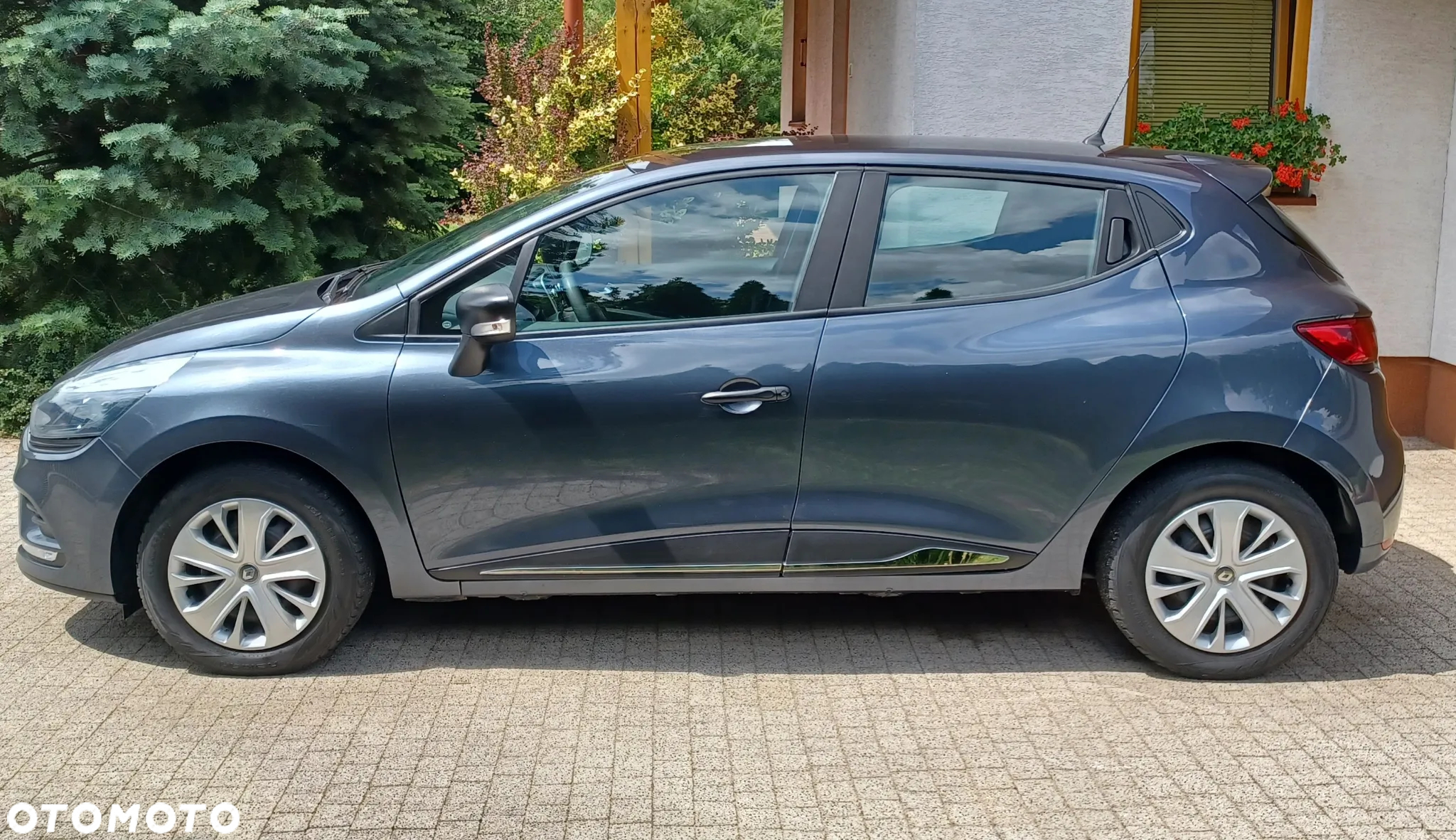 Renault Clio 1.2 16V 75 Life - 25