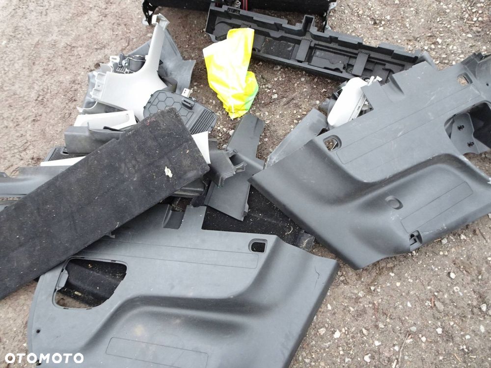 fotele iii rzędu , pasy, boczki śruby opel zafira c - 6