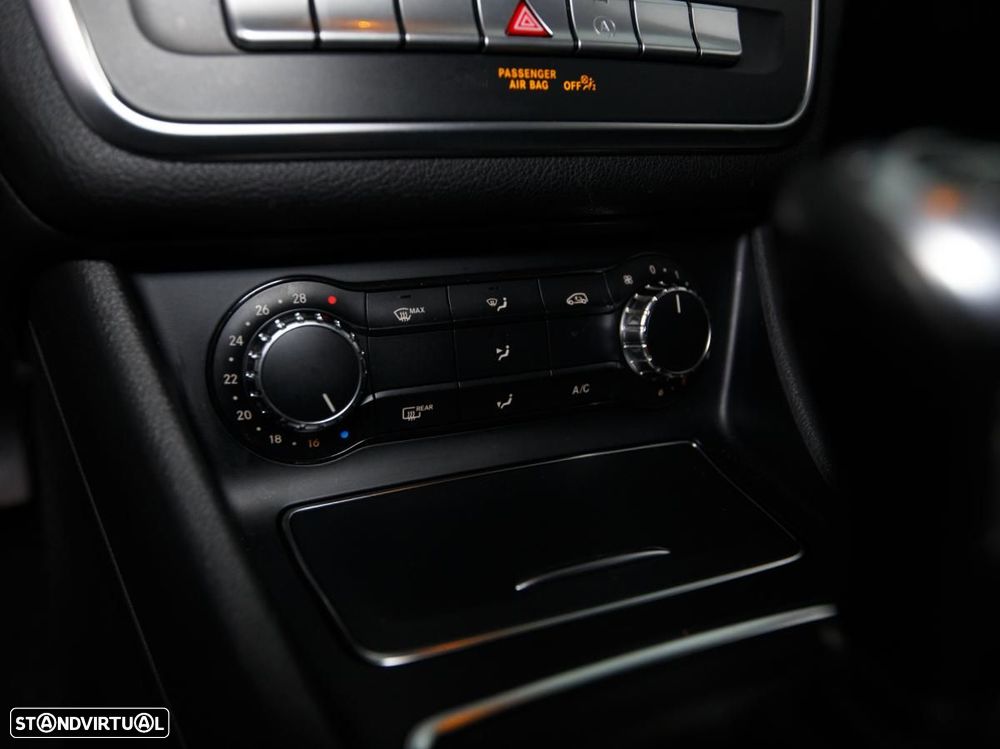 Mercedes-Benz CLA 180 d Shooting Brake - 19