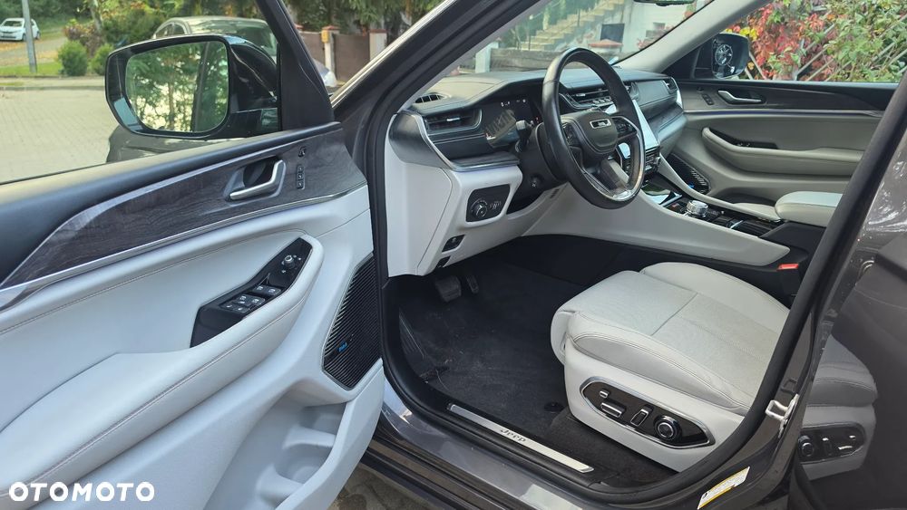 Jeep Grand Cherokee - 28