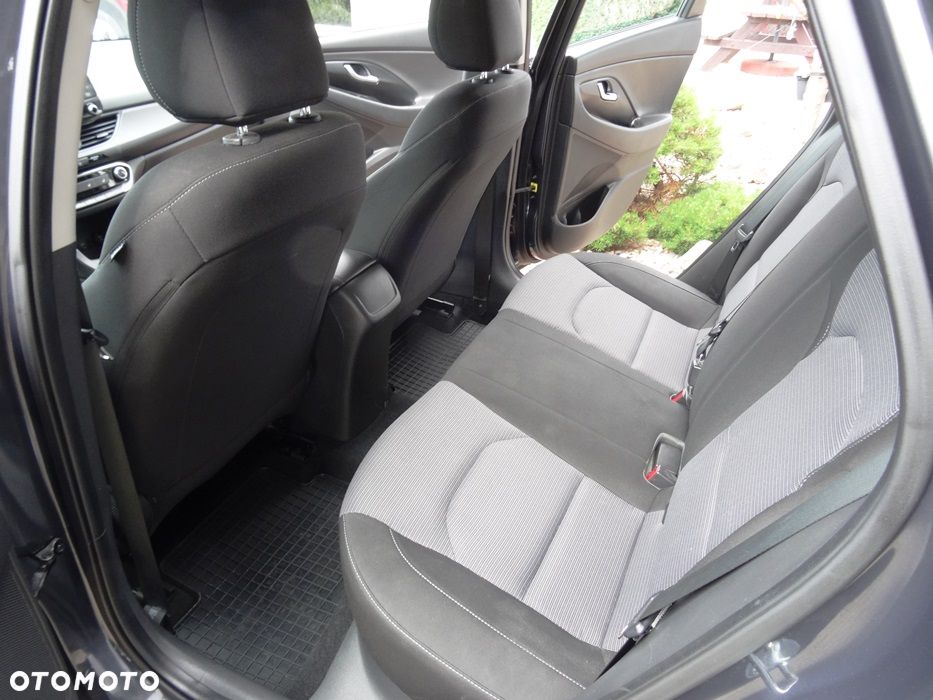 Hyundai i30 1.5 DPI Classic + - 16