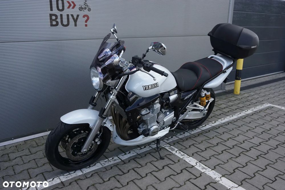 Yamaha XJR - 13