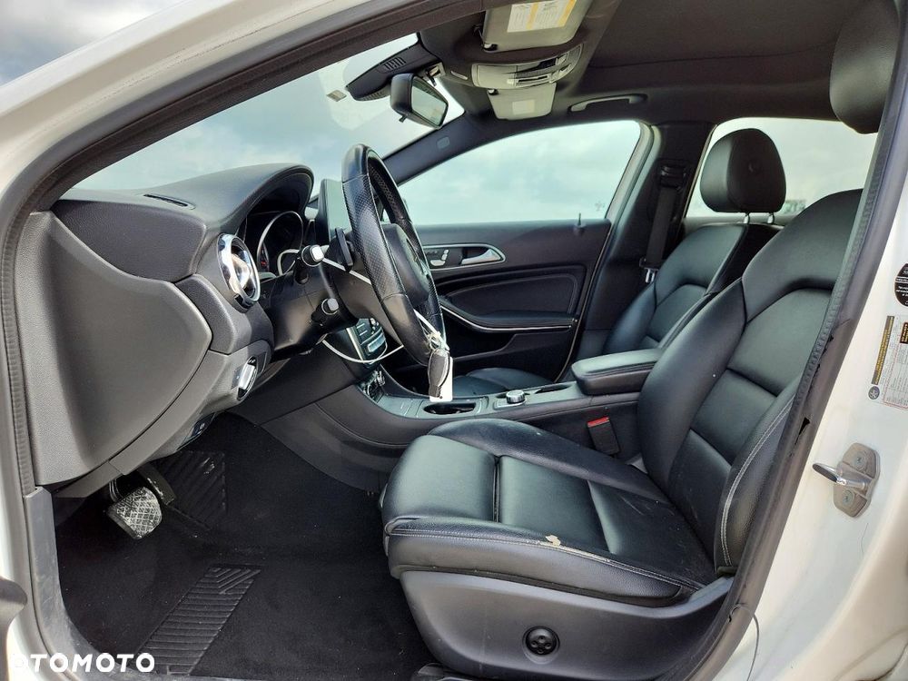 Mercedes-Benz GLA - 8
