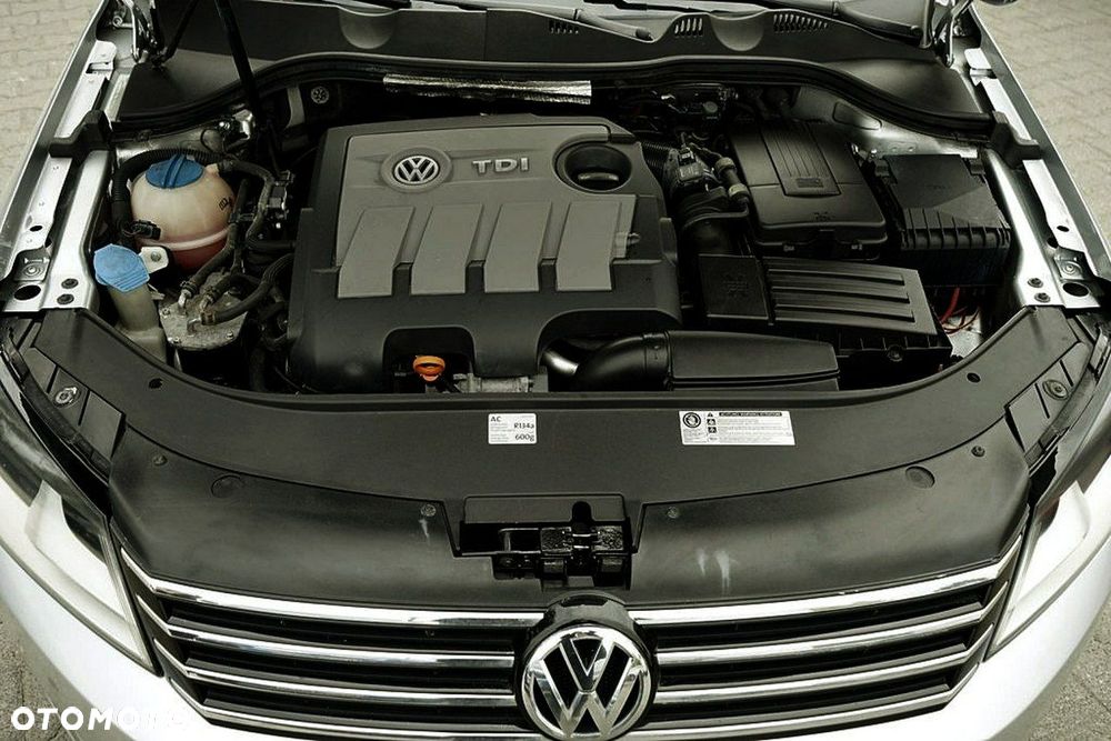 Volkswagen Passat - 13