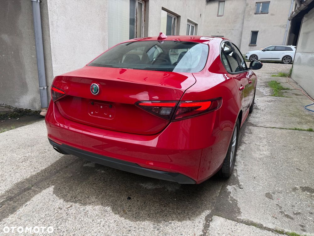 Alfa Romeo Giulia 2.2 - 12