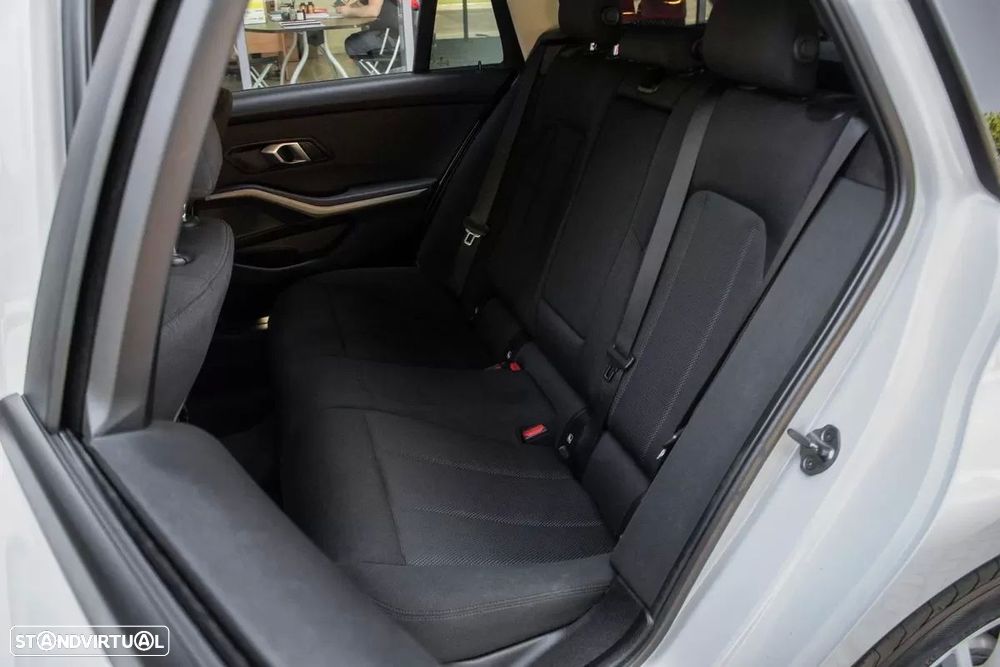 BMW 330 e Line Luxury Auto - 28