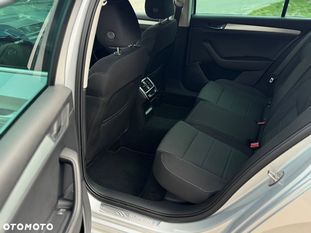 Skoda Superb 2.0 TDI DSG Sportline - 12