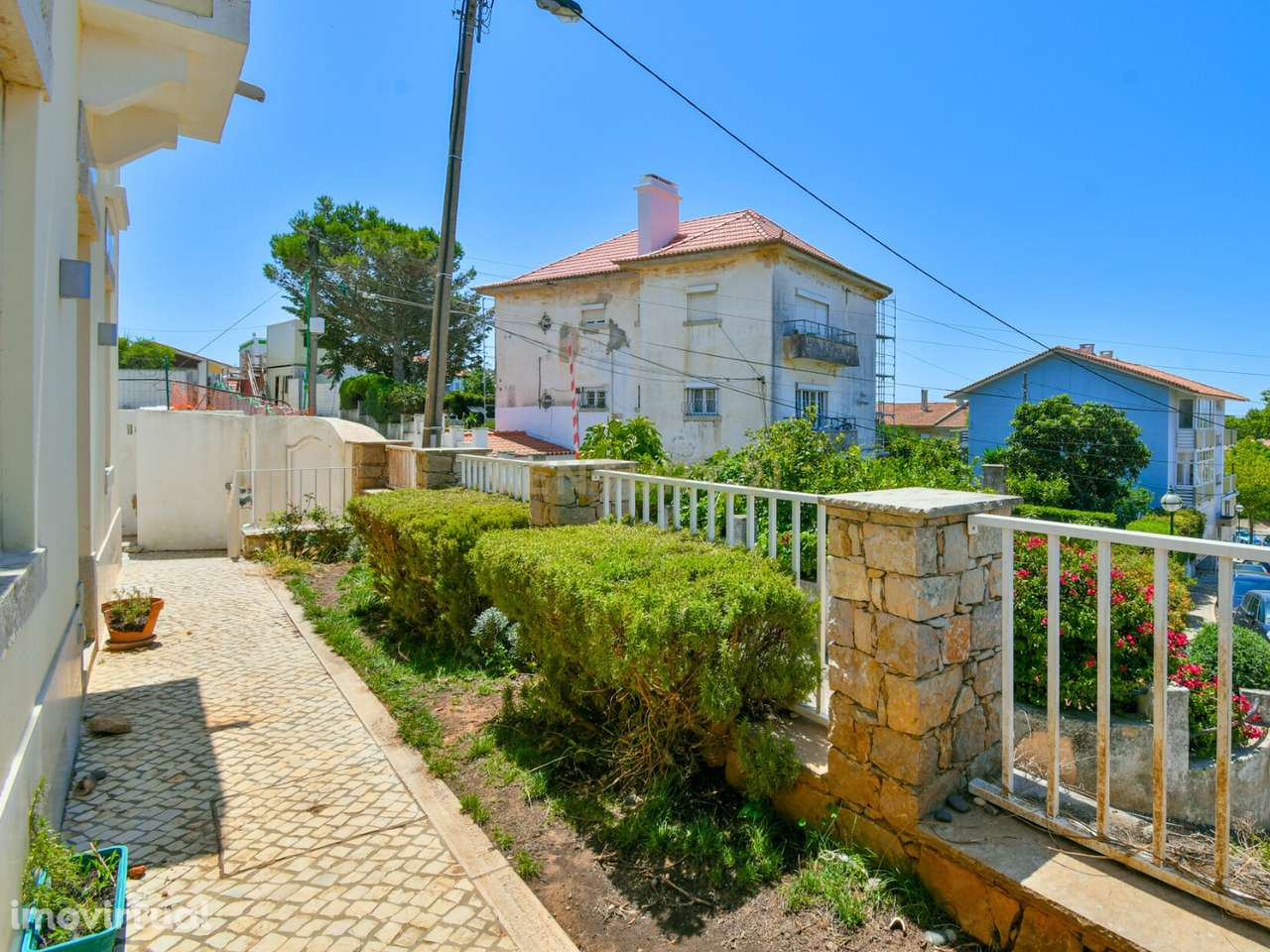 T3+1 Duplex em Moradia Bifamiliar | São Pedro do Estoril - Grande imagem: 5/44