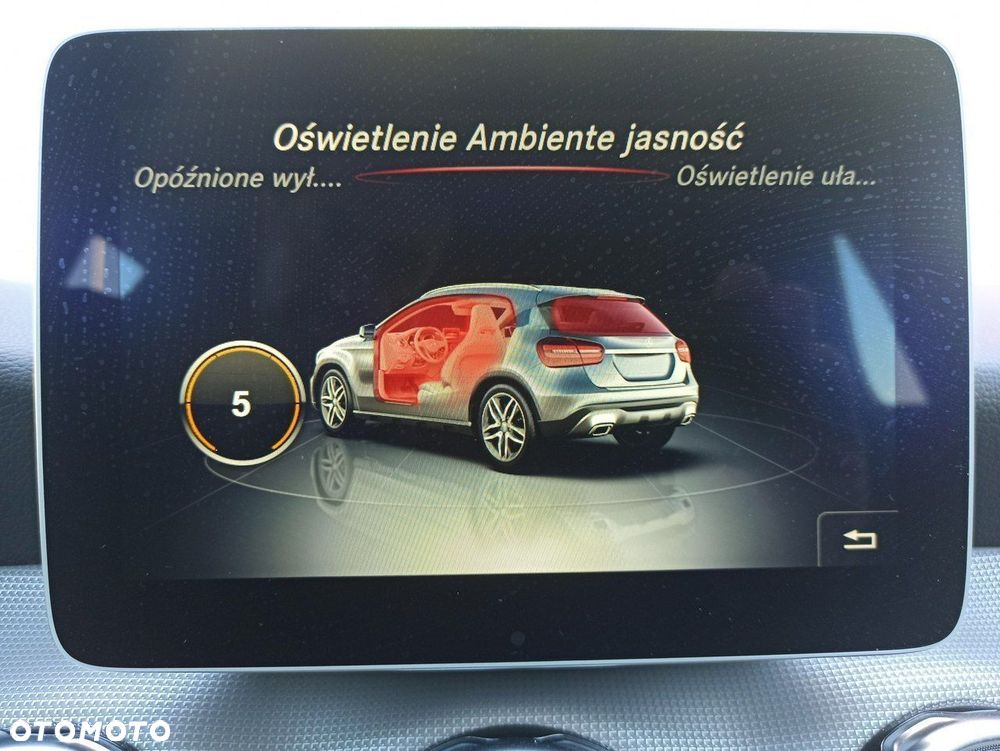 Mercedes-Benz GLA - 23