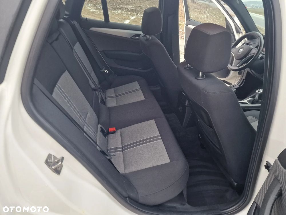 BMW X1 sDrive18d xLine - 24