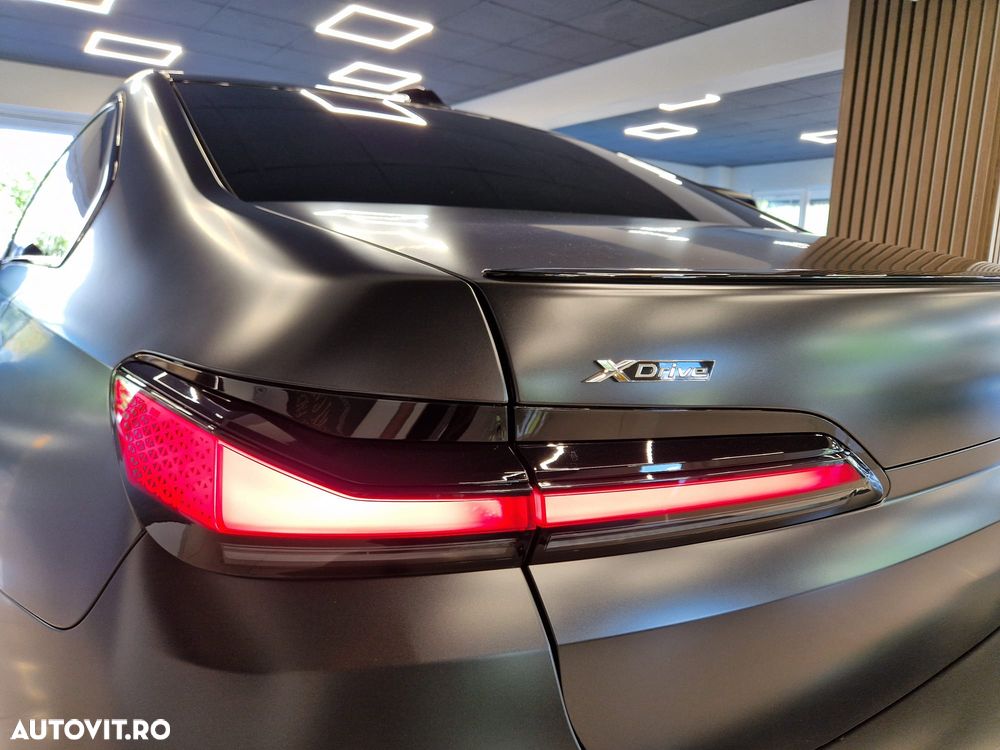 BMW Seria 7 740d xDrive MHEV - 23
