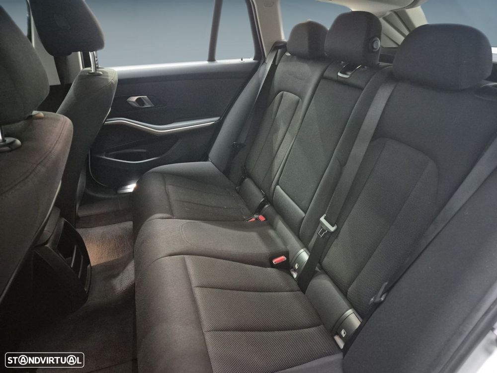 BMW 318 d Touring - 14