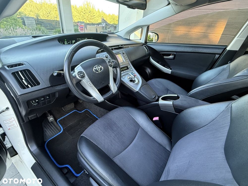 Toyota Prius (Hybrid) Executive - 15