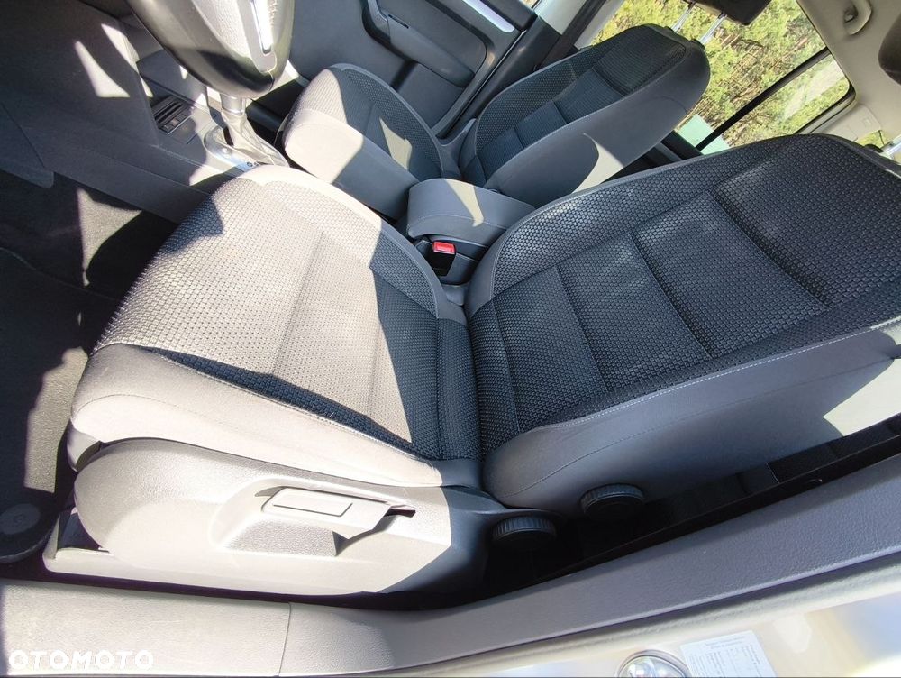 Volkswagen Touran 1.6 TDI DPF BlueMotion Technology DSG Comfortline - 14